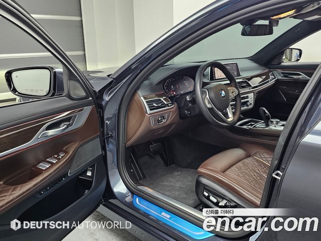 BMW 7-Series 2020 — photo 11
