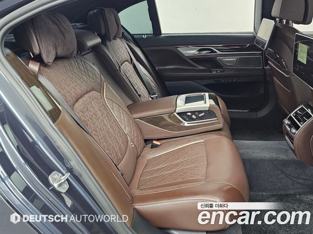 BMW 7-Series 2020 — photo 12