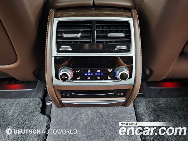 BMW 7-Series 2020 — photo 16