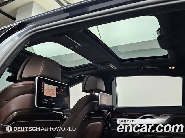BMW 7-Series 2020 — photo 18