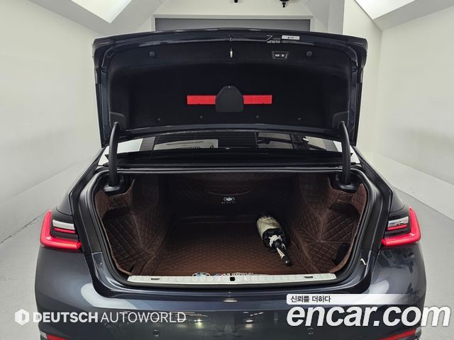 BMW 7-Series 2020 — photo 19