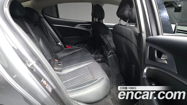 Genesis G70 2019 — photo 12