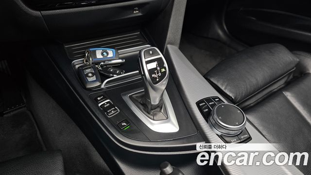 BMW 3-Series 2018 — photo 12