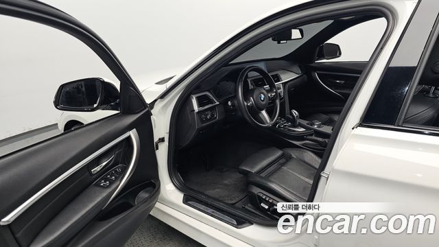 BMW 3-Series 2018 — photo 13