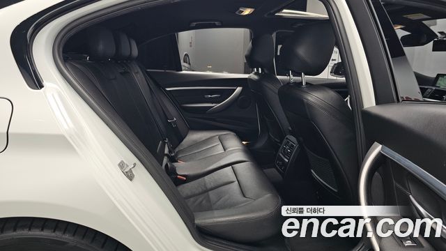 BMW 3-Series 2018 — photo 17