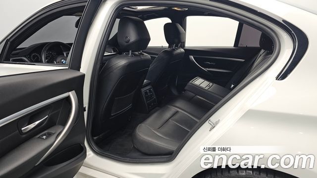 BMW 3-Series 2018 — photo 18