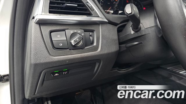BMW 3-Series 2018 — photo 20