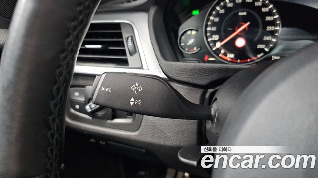 BMW 3-Series 2018 — photo 21
