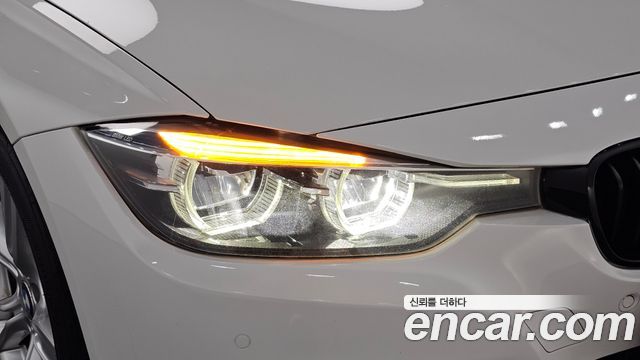 BMW 3-Series 2018 — photo 8