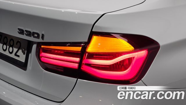 BMW 3-Series 2018 — photo 9