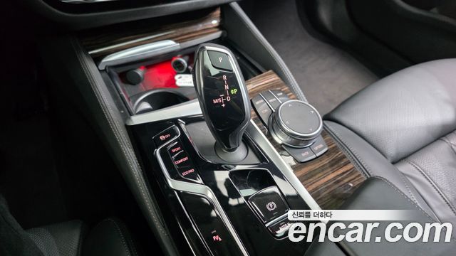 BMW 5-Series 2023 — photo 12