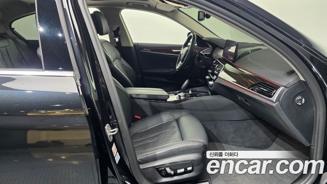 BMW 5-Series 2023 — photo 17
