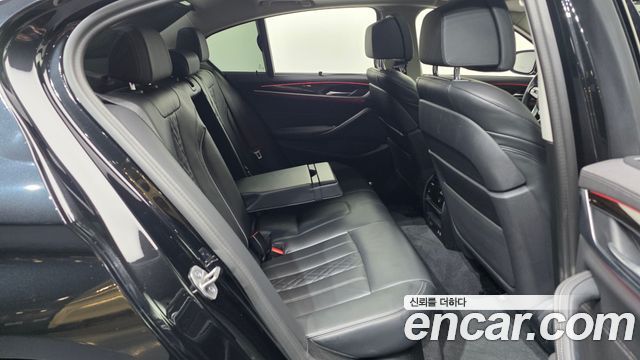 BMW 5-Series 2023 — photo 18