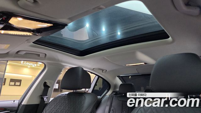 BMW 5-Series 2023 — photo 24