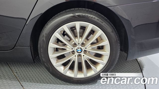 BMW 5-Series 2023 — photo 7