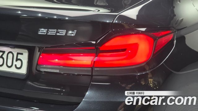 BMW 5-Series 2023 — photo 9