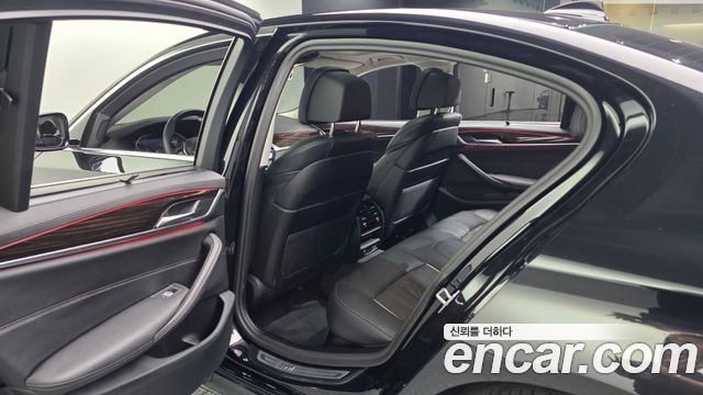 BMW 5-Series 2023 — photo 16