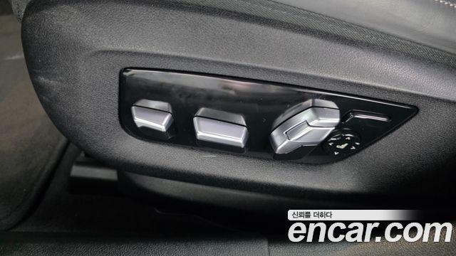BMW 5-Series 2023 — photo 31