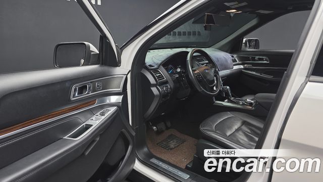 Ford Explorer 2019 — photo 10
