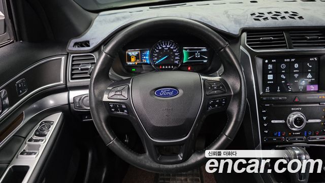 Ford Explorer 2019 — photo 13