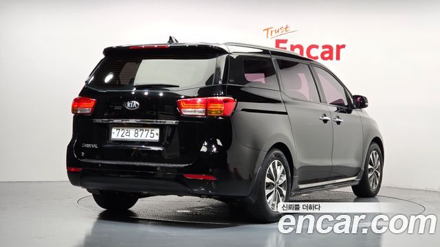 Kia Canival 2015 — photo 2