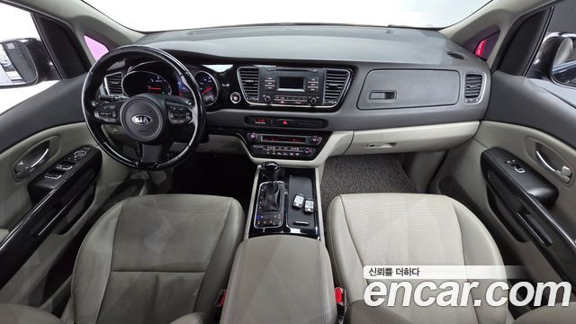Kia Canival 2015 — photo 7