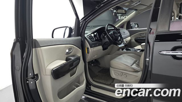 Kia Canival 2015 — photo 10