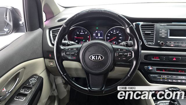 Kia Canival 2015 — photo 12