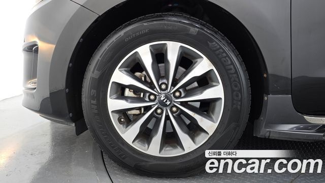 Kia Canival 2015 — photo 19