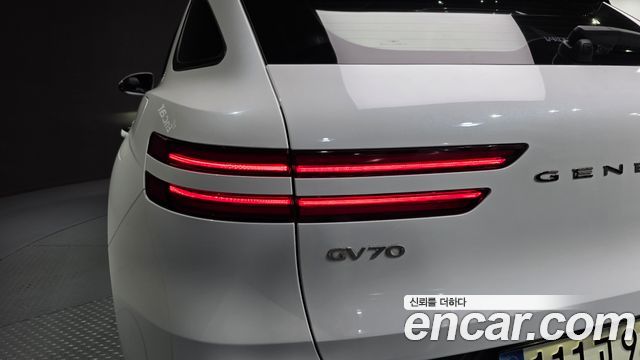 Genesis GV70 2022 — photo 9