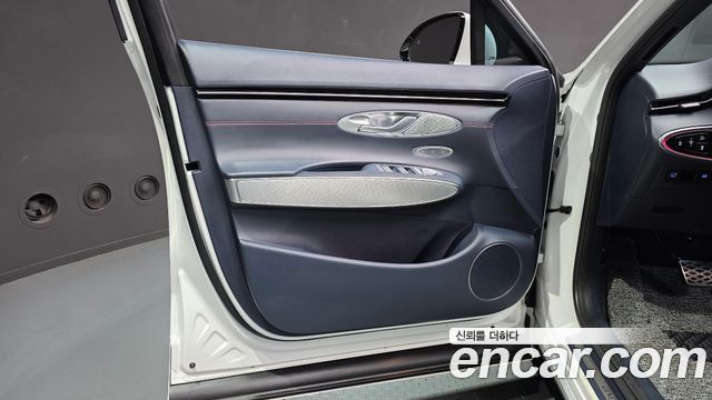 Genesis GV70 2022 — photo 14