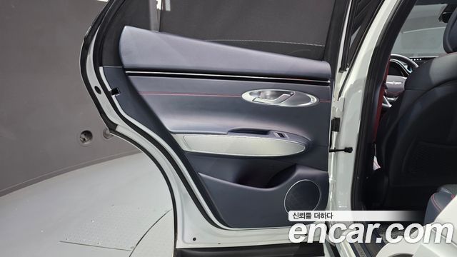 Genesis GV70 2022 — photo 15