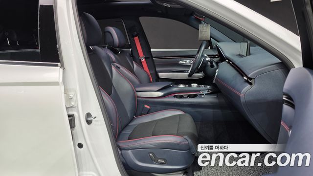 Genesis GV70 2022 — photo 16