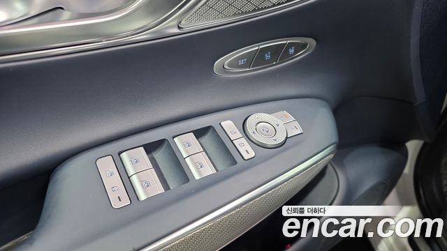 Genesis GV70 2022 — photo 28