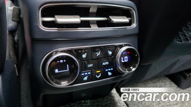 Genesis GV70 2022 — photo 29