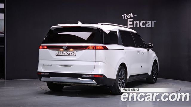 Kia Canival 2021 — photo 2