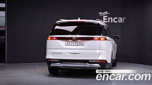 Kia Canival 2021 — photo 4