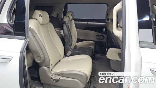 Kia Canival 2021 — photo 17