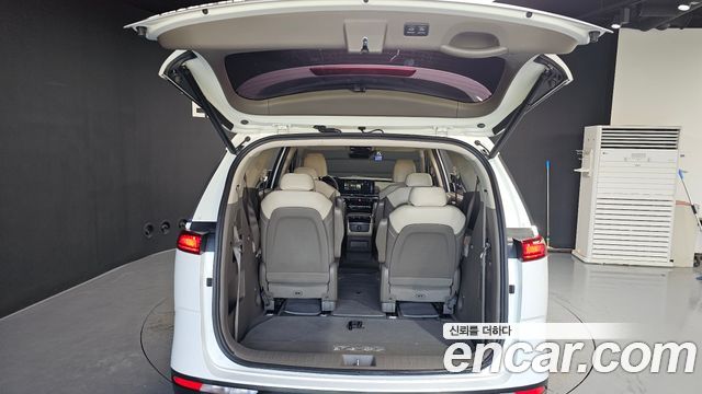 Kia Canival 2021 — photo 26