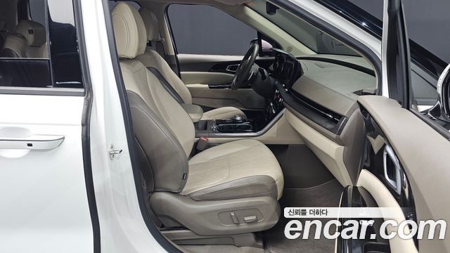Kia Canival 2021 — photo 16