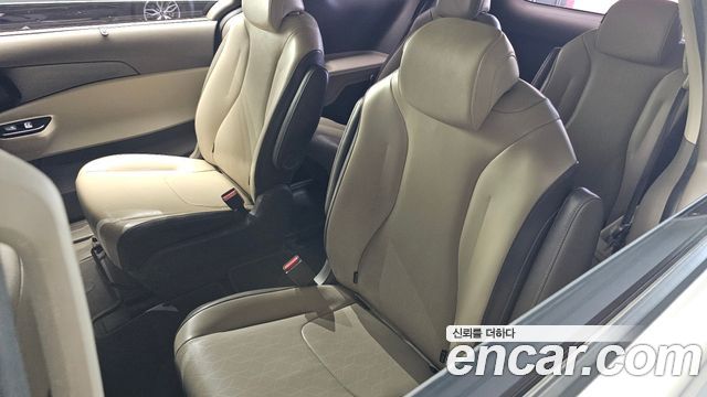 Kia Canival 2021 — photo 28