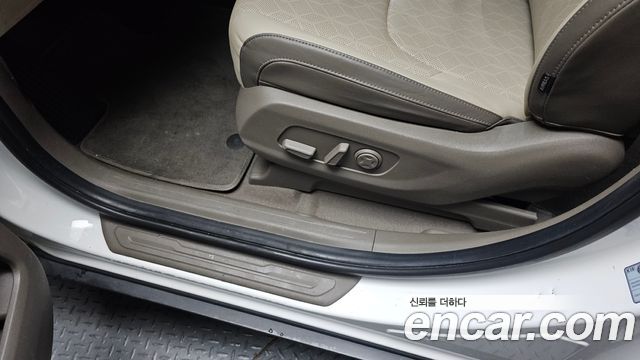 Kia Canival 2021 — photo 31