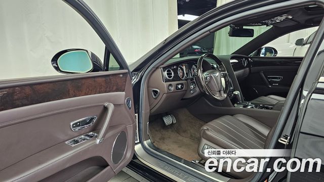 Bentley Flying Spur 2015 — photo 10
