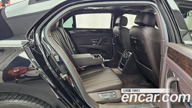 Bentley Flying Spur 2015 — photo 12