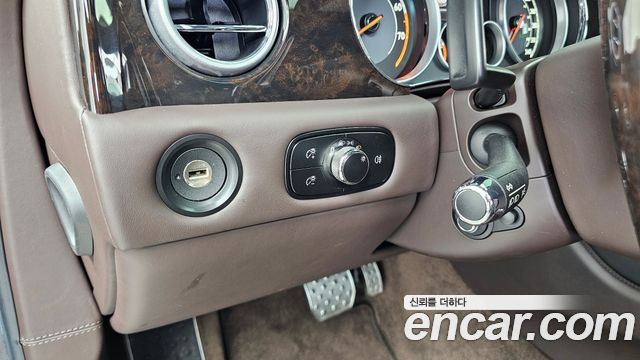 Bentley Flying Spur 2015 — photo 16