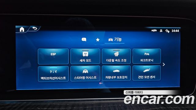 Mercedes-Benz G-Class 2025 — photo 21