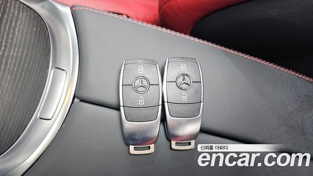Mercedes-Benz G-Class 2025 — photo 28