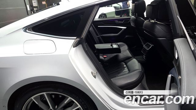 Audi A7 2020 — photo 17