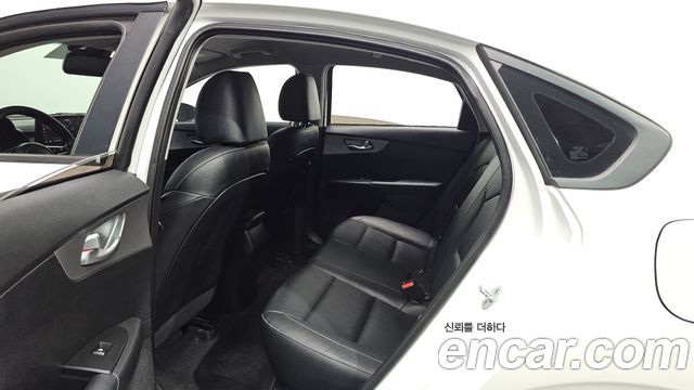 Kia K3 2022 — photo 18
