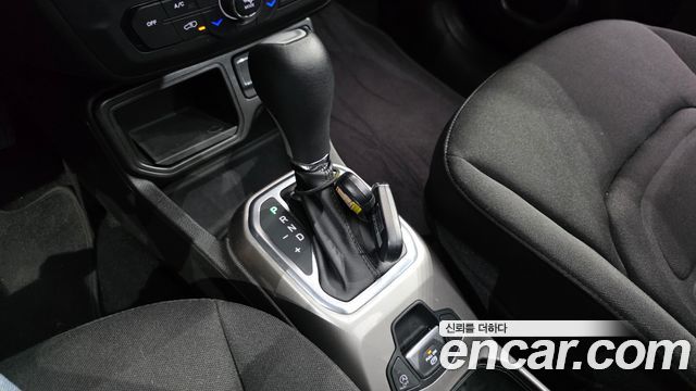 Jeep Renegade 2022 — photo 9